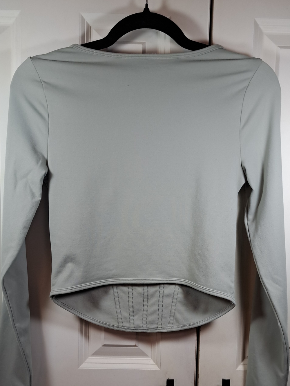 Abercrombie & Fitch Women's Light Gray Crop Top - Picture 6 of 7